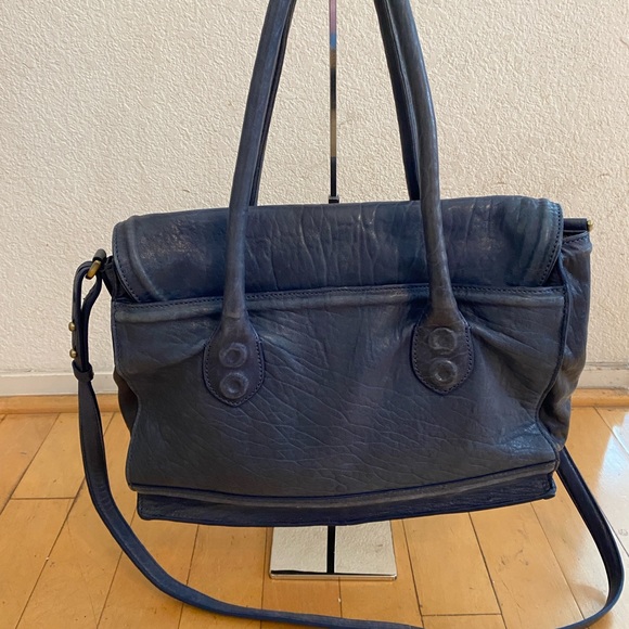 COLE HAAN Women’s Soft Leather Large Tote Bag, Navy Blue, Handle & Straps - Picture 8 of 14
